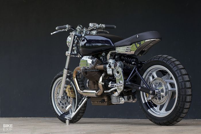 Moto Guzzi 1100 Sport street tracker yang tampil sangar dan keren