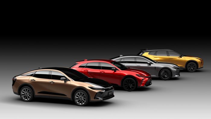 Toyota Crown kini adalah lineup empat mobil yang terdiri dari Crossover, Sport, Sedan, dan Estate.