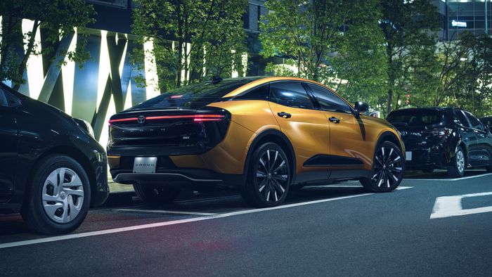 Toyota Crown Crossover.