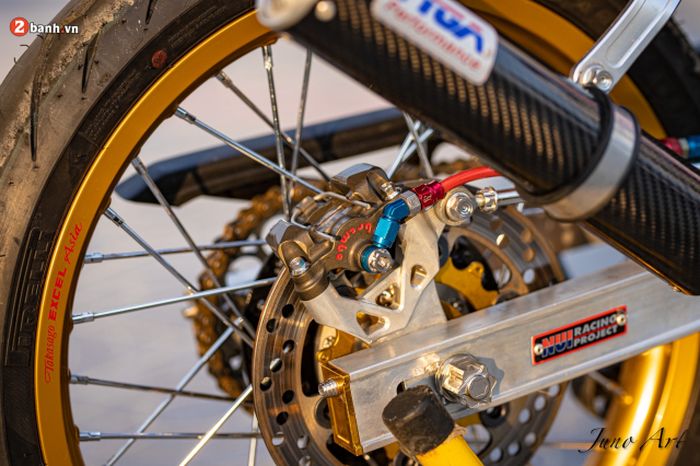 Rem belakang juga diupgrade dan swingarm pakai Nui Racing