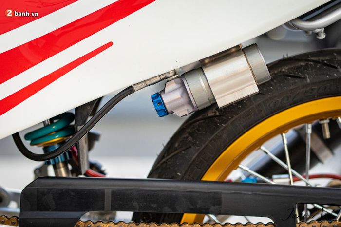 Suspensi belakang pakai shock Nitron