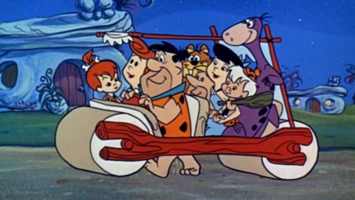 Cuplikan scene Fred Flintstone yang mengendarai mobil tapi pake tenaga manusia di kartun The Flintstones.