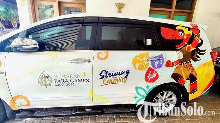 Mobil dinas Gibran Rakabuming Raka yang usung tema ASEAN Para Games XI 2022. 
