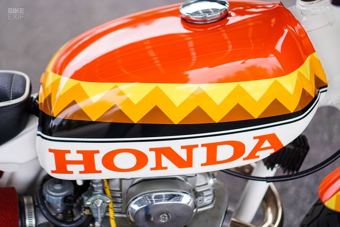 Tangkinya diberi kelir cerah yang istimewa