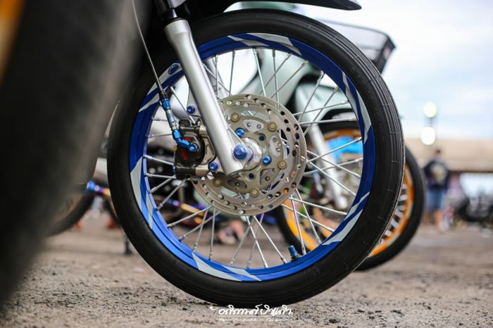 Kaki-kaki diberi pelek Morad dan pengereman baru