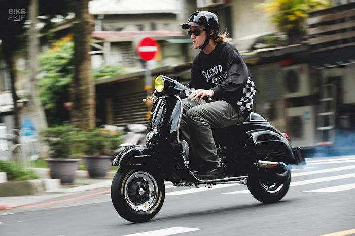 Vespa kustom yang elegan dan mempesona