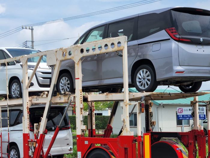 Suzuki Landy terbaru diduga akan berbasis Toyota Noah.
