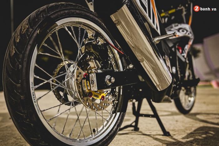 Rem belakang turut diupgrade maksimal