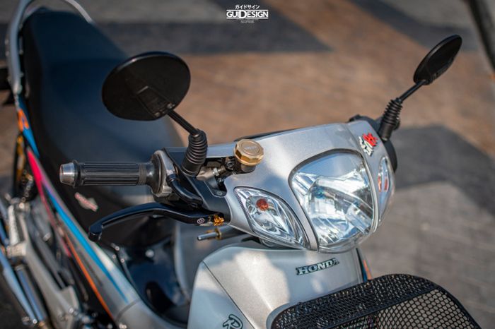Master rem diganti dengan produk Brembo dan dipasang spion bulat