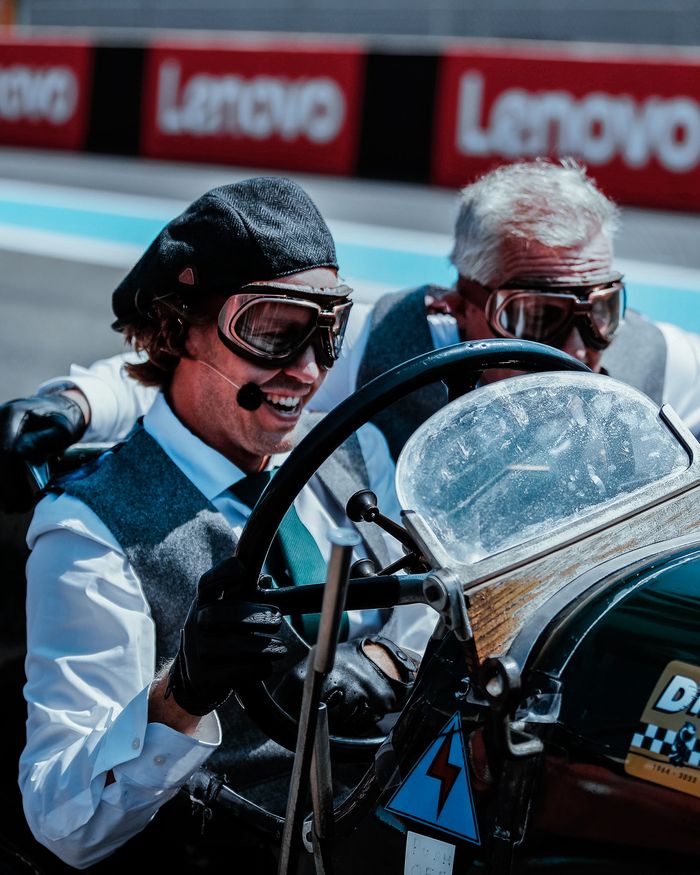 Sebastian Vettel mengendari Aston Martin TT1 yang umurnya 100 tahun di F1 Prancis 2022