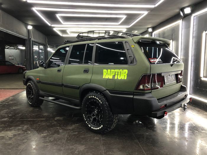 Restomod Ssangyong Musso sudah tampil sangar dengan aura off-road yang kuat