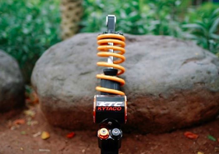 Sokbreker belakang tabung KTC Kytaco buat Yamaha Fazzio 