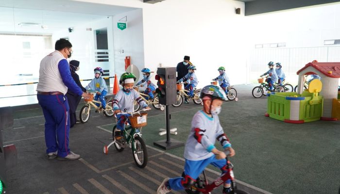 Salah satu kegiatan anak-anak di AHM Safety Riding Park (AHMSRP), Deltamas, Cikarang