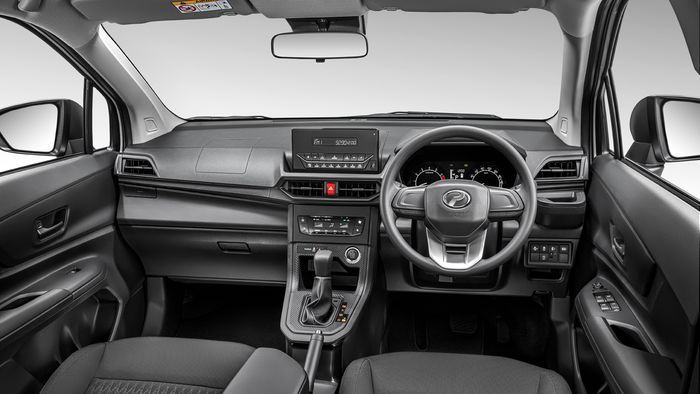 Interior Perodua Alza varian X serba polos, serupa dengan Avanza 1.3.