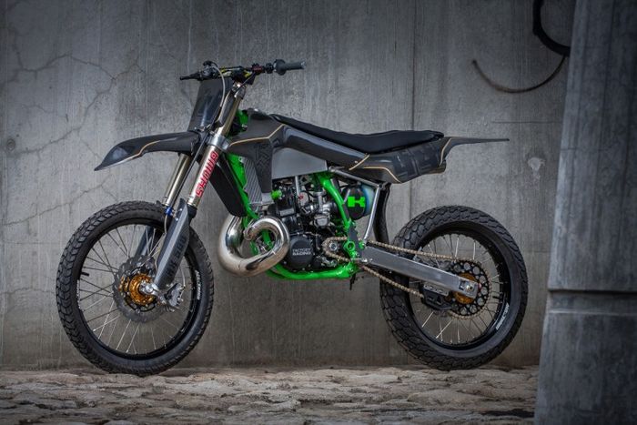 Kawasaki KX500 modern dirt bike yang keren
