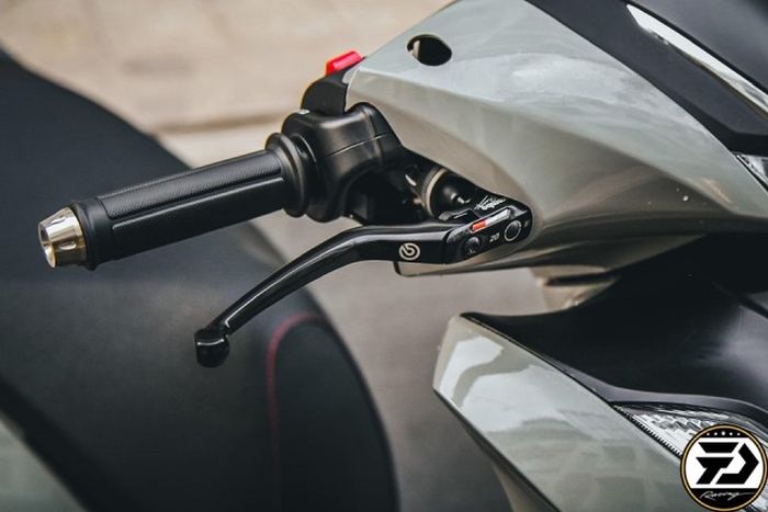 Master rem depan pakai Brembo dan disematkan pula gas spontan Domino