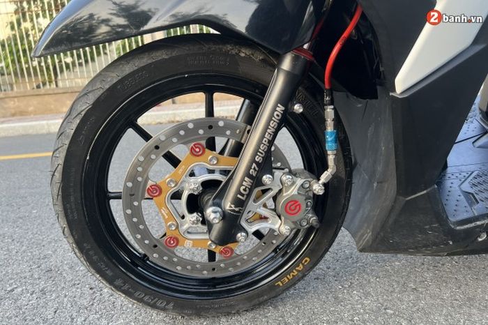 Kaki depannya mendapatkan full upgrade