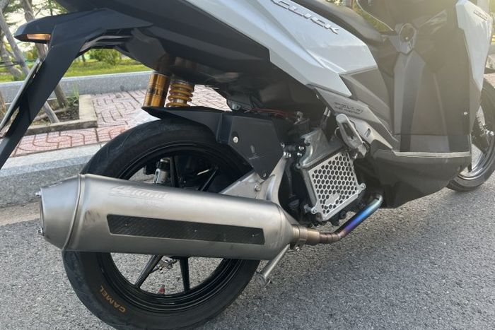 Mesin mendapatkan muffler LeoVince 4Road