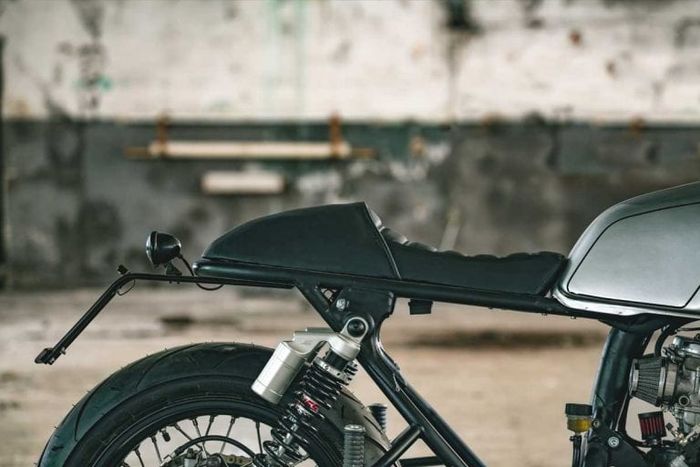 Subframe diberi jok kustom simpel