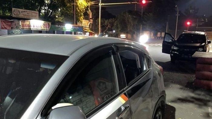 Mobil-mobil yang dibobol komplotan maling pecah kaca yang beraksi di lima lokasi hanya dalam hitungan jam di Kota Semarang, Selasa (26/7/2022).  