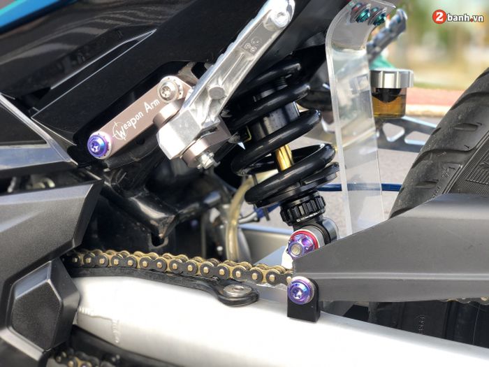 Suspensi belakang mengandalkan shock RCB