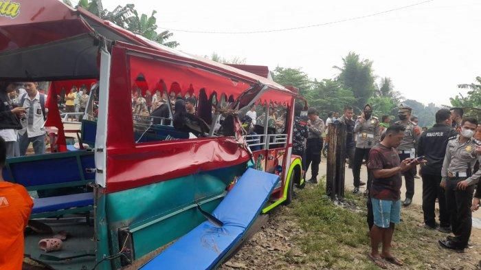 Odong-odong tertabrak kereta api di Kragilan, Serang, Banten sebabkan sembilan nyawa tercabut