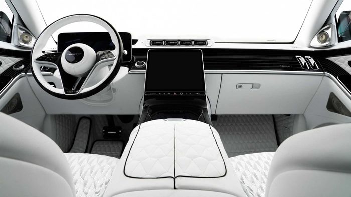 Tampilan kabin modifikasi  Mercedes-Maybach S-Class dikemas lebih mewah