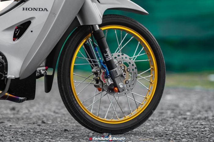 Garpu depan diganti dengan produk Stage6 yang kekar