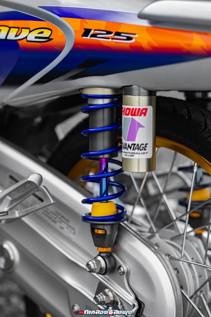 Suspensi belakang pakai shock Showa