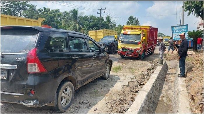 Kondisi Toyota Avanza Veloz usai adu gebrak musuh truk di Kota Baru, Martapura, Ogan Komering Ulu Timur, Sumatera Selatan hingga membuat pensiunan TNI tewas