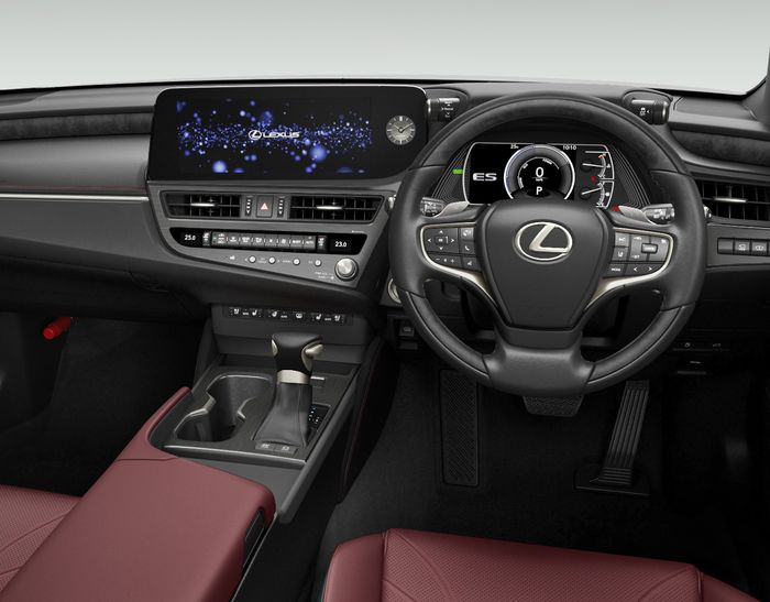 Lexus ES 300h versi penyegaran dapat fitur entertainment yang lebih baik dari sebelumnya.
