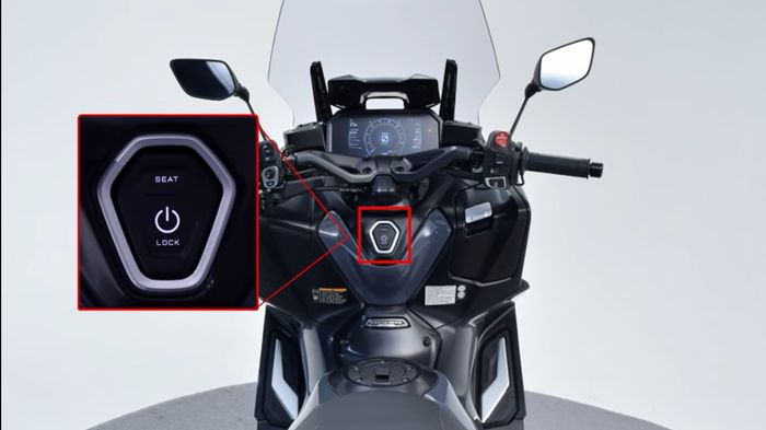 Tampilan setang kemudi dan panel instrumen Yamaha TMAX 560
