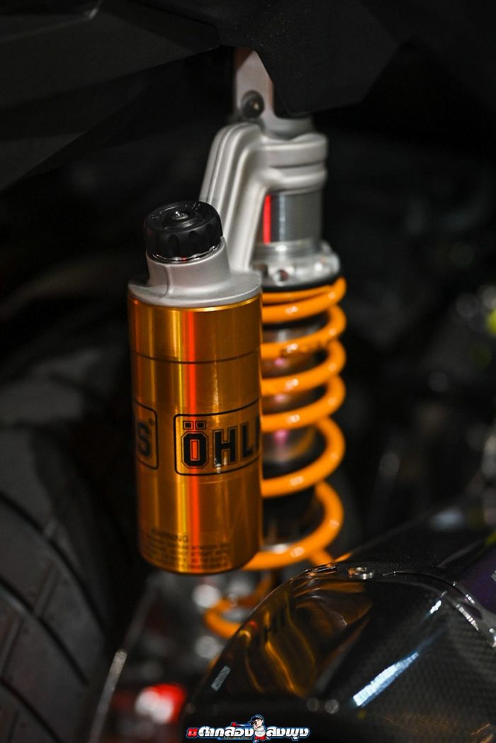 Suspensi belakang pakai shock Ohlins