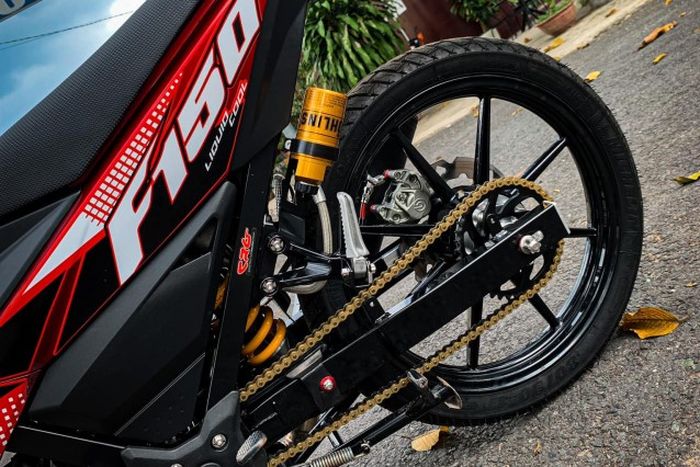 Suspensi belakang diganti dengan shock Ohlins