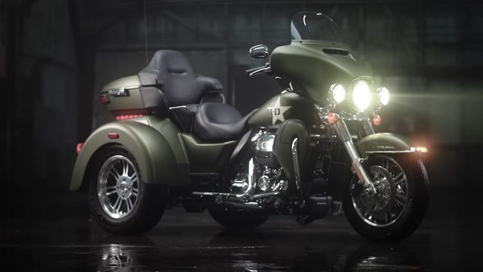 Harley-Davidson Tri Glide Ultra edisi spesial ala motor tentara