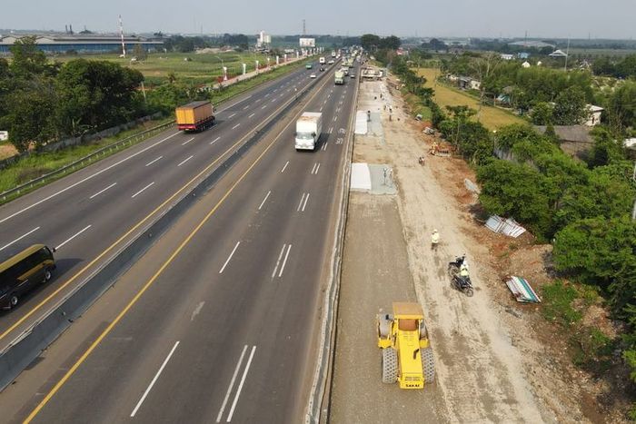 Tol Jakarta-Cikampek arah Jakarta dan Cikampek diperlebar jadi 4 lajur di beberapa titik