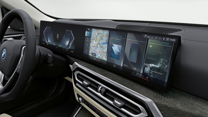 Fitur BMW i4 eDrive35 setara dengan varian atasnya, termasuk BMW Curved Display.