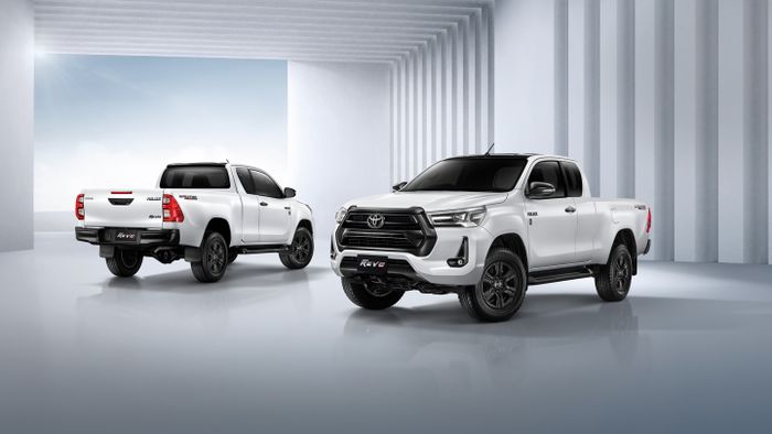Seperti Fortuner, Toyota Hilux Revo juga hadir dalam varian edisi spesial 60 tahun Toyota Thailand.