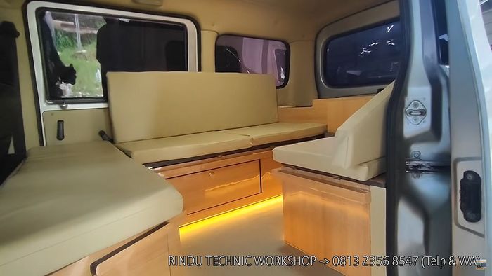 Tampilan ruang kabin lega modifikasi Daihatsu Gran Max campervan ala Rindu Technic 