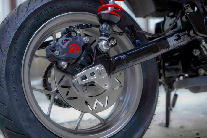 Rem belakang turut diupgrade serupa yang depan