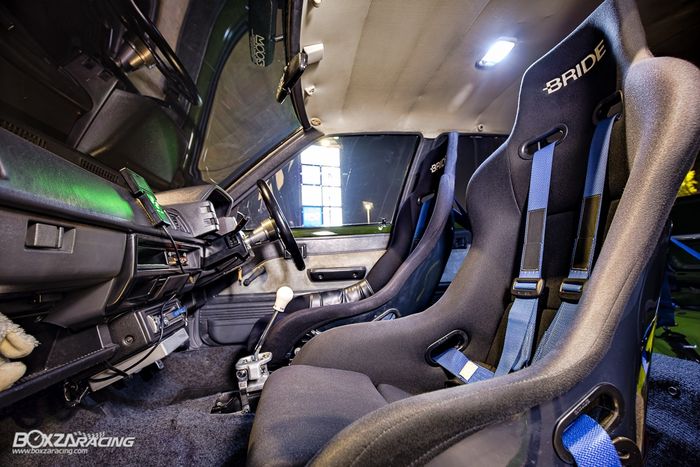 Kabin modifikasi Toyota Starlet kotak dipasangi jok Bridge Zeta II