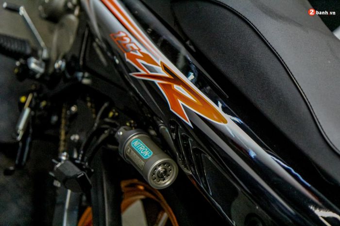 Suspensi belakang pakai shock Nitron R3