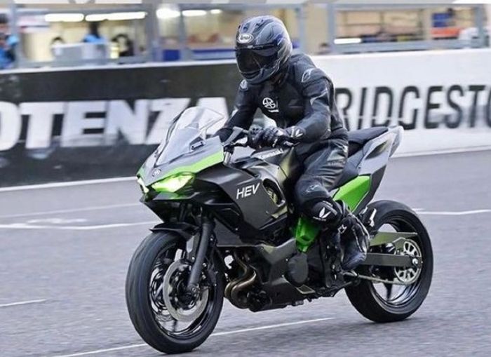 Hybrid sport berbasis Kawasaki Ninja Series