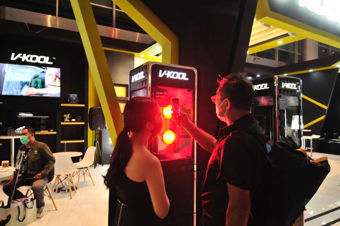 ILUSTRASI. Pengujian Panas yang Menembus Lewat Kaca Film