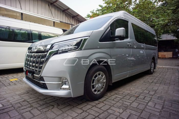 Toyota HiAce Premio Baze suguhkan kabin nyaman untuk 9 penumpang