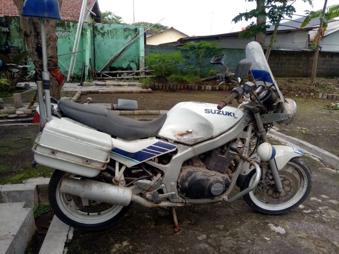 Tampilan Suzuki GS500 yang akan dilelang.