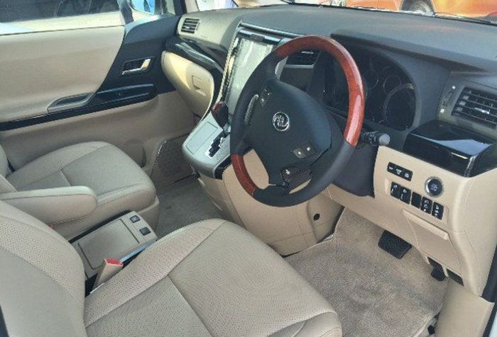 detail interior Doda V8, desainnya cukup mewah.