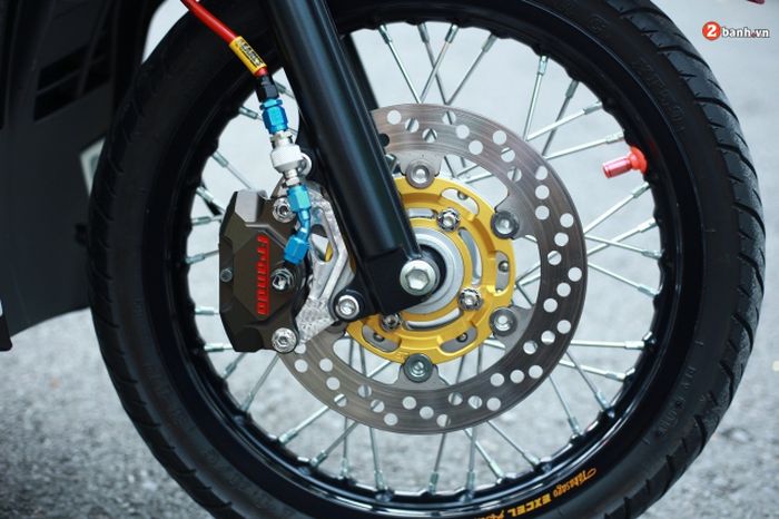 Kaki-kakinya mendapatkan pelek Excel dan pengereman baru