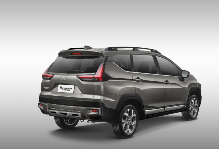 Tampak belakang Mitsubishi New Xpander Cross