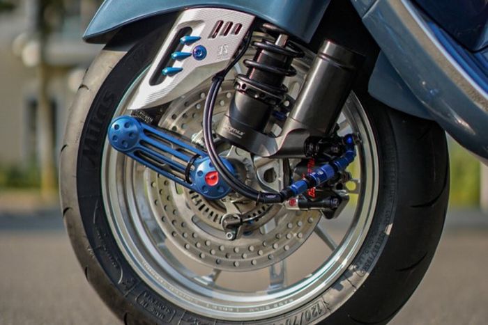 Kaki-kaki mendapatkan full upgrade dari suspensi hingga pengereman